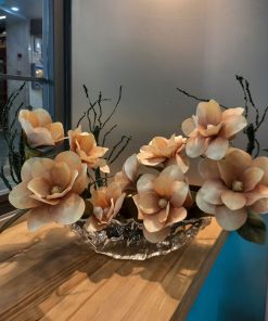 گلدان دیزاین شده مگنولیا کرم قهوه‌ای