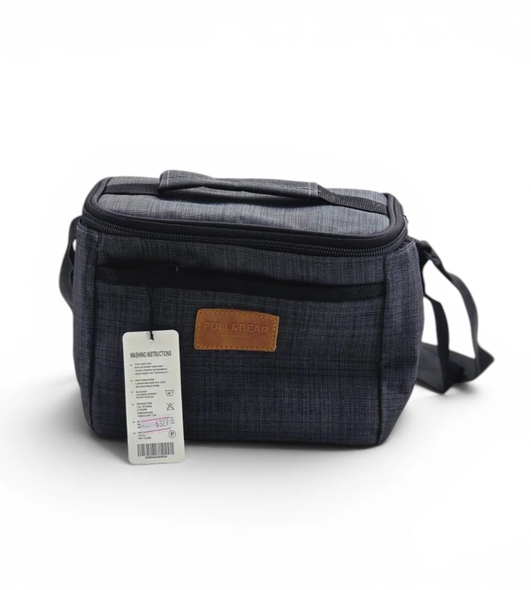 ساک نگهدارنده غذا Pull&Bear برزنتی طوسی | کیف ترمو کوچک مناسب سفر و پیکنیک 1 ساک نگهدارنده غذا Pull&Bear برزنتی طوسی مناسب حمل غذا و نوشیدنی در سفر و پیکنیک