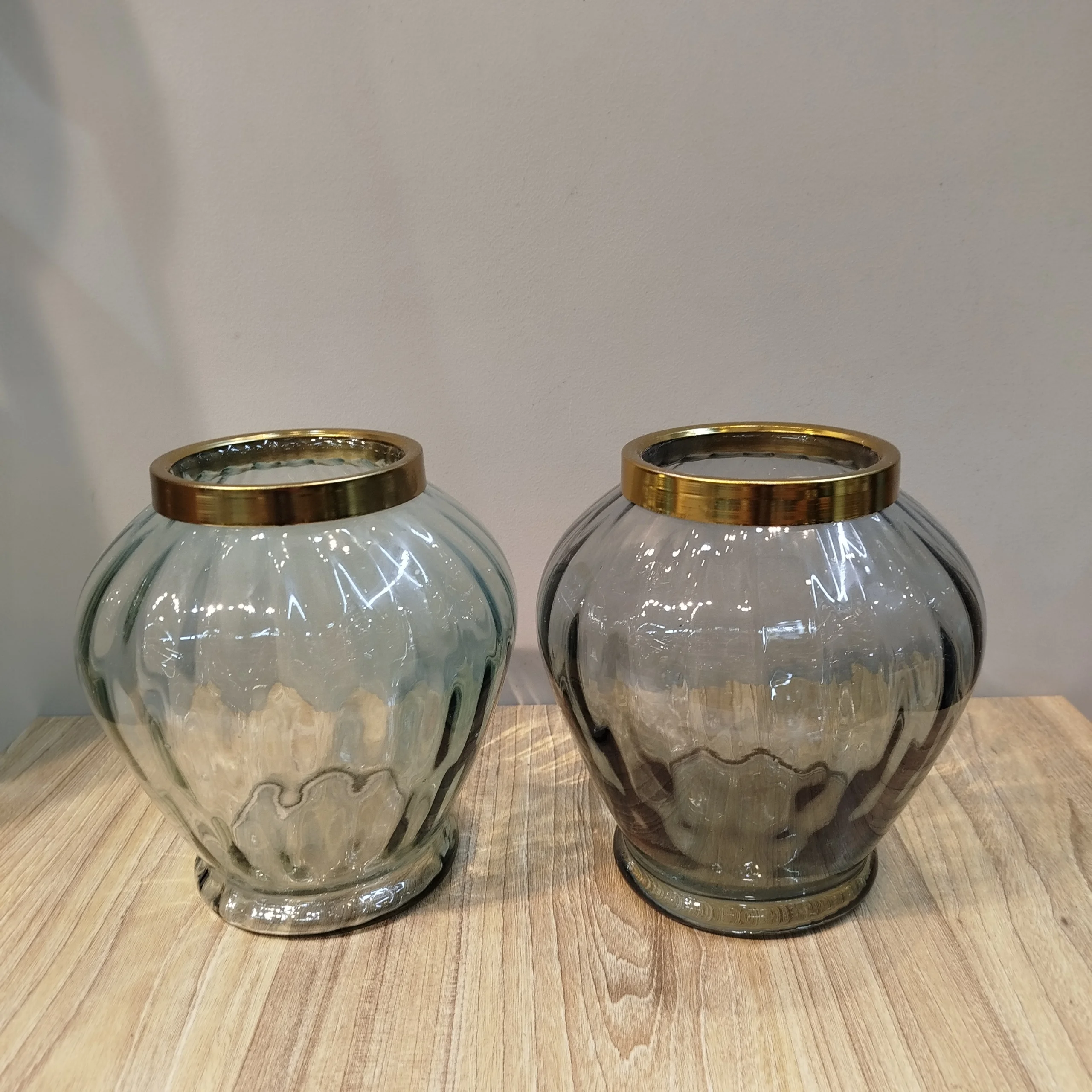 گلدان شیشهای رنگی لبه فلزی مدل ژیوار 3 گلدان شیشه ای دست ساز لبه فلزی ژيوار رنگی
